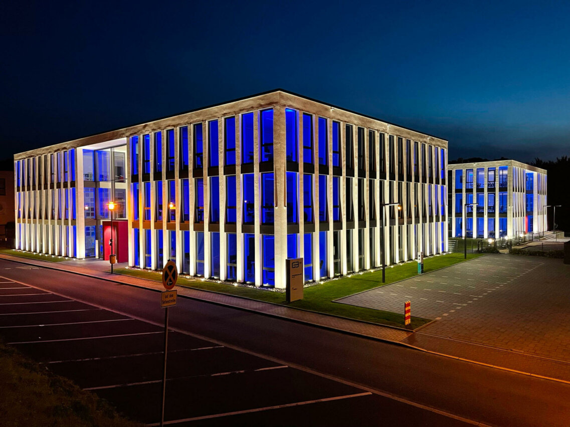 Gewerbliche Büroflächen in Bochum - Lichtplanung &amp; Beleuchtung von Büroflächen  - LICHTAKTIV.de