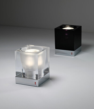 Fabbian Cubetto D28 B03 mit GU10 Fassung Tischleuchte Struktur Chrom LED-Retrofit kompatibel