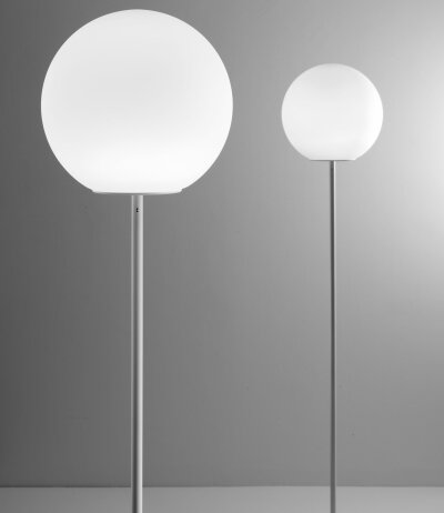 Fabbian Lumi F07 C09 Stehleuchte H&ouml;he 166 cm Glas Sfera Wei&szlig; Durchm. 35 cm mit E27 Fassung LED-Retrofit kompatibel