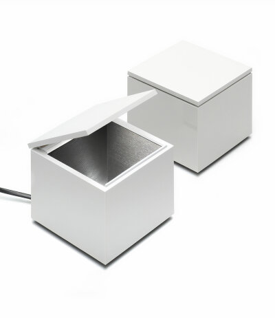 Cini&Nils weiße Cuboluce LED Tischleuchte klein quaderförmig handlich
