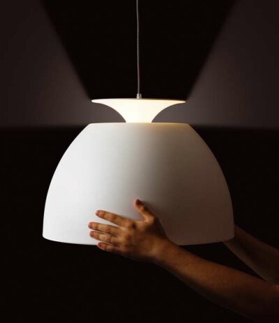 Lumini Bossa runde (&Oslash;500mm) Metall-Pendelleuchte mir verstellbarem Lampenschirm direkt/indirektes Licht 200 cm Textilkabel Entwurf Fernando Prado Diffusor Schwarz matt