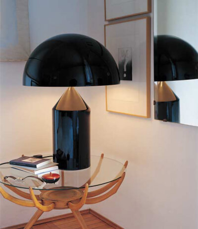 Oluce Atollo metal schwarz glänzend Tischleuchte Designklassiker in drei Größen Entwurf Vico Magistretti 1977