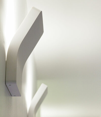 Prandina Platone LED W3 LED-Wandleuchte mit wärmegeformten Schalenkörper aus Metall und innenliegendem Reflektor