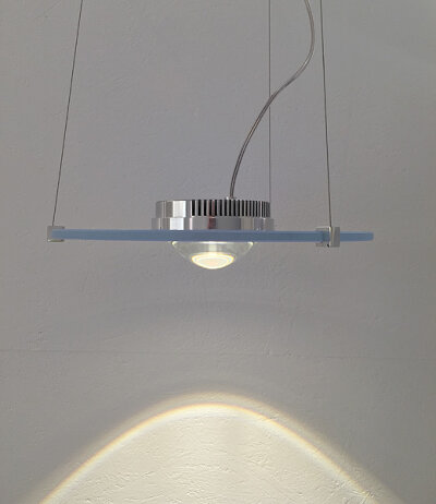 Licht im Raum Solo LED Pendelleuchte direktes Licht fokussiert via Glaslinse Pendell&auml;nge 2m TRIAC dimmbar
