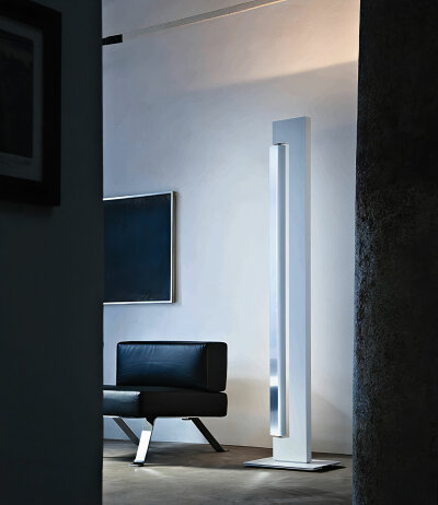 Nemo Ara Floor LED DTW Stehleuchte Deckenfluter + drehbares Lichtschild Dim-To-Warm Technologie 2200-3000K Design Ilaria Marelli
