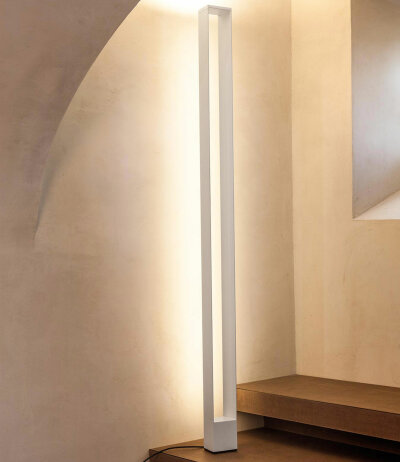 Nemo Tru Floor moderne skulpturale LED-Stehleuchte als Deckenfluter und zus&auml;tzlicher Wandaufhellung zwei dimmbare Lichtkreise Entwurf Roberto Paoli