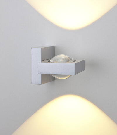 Die Lichtmanufaktur i-logos asymmetrische LED-Wandleuchte...