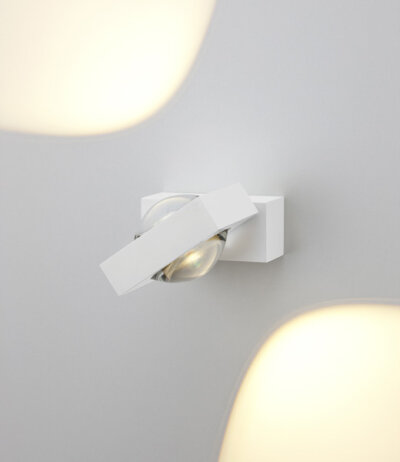 Die Lichtmanufaktur i-logos symmetrische LED-Wandleuchte...
