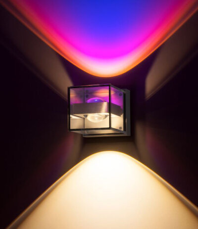 Die Lichtmanufaktur i-logos Cube LED-Wandleuchte f&uuml;r den Au&szlig;enbereich in quadratischer Form
