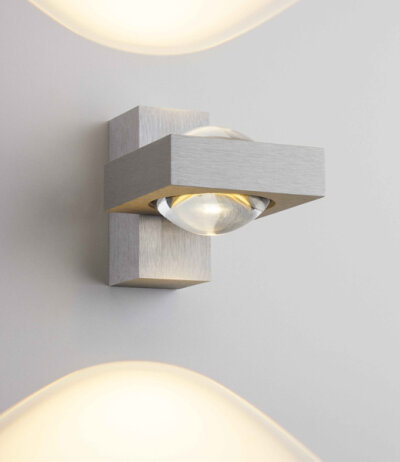Die Lichtmanufaktur i-logos symmetrische LED-Wandleuchte für den Außenbereich