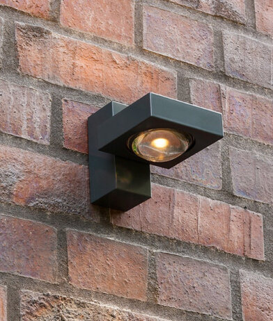Die Lichtmanufaktur i-logos symmetrische LED-Wandleuchte für den Außenbereich