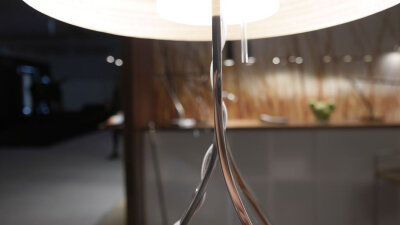 Byok Fino schlanke elegante Tischleuchte mit klassischem Textilschirm dimmbar via Gestensteuerung Dim-To-Warm-Technologie 2100K-2700K