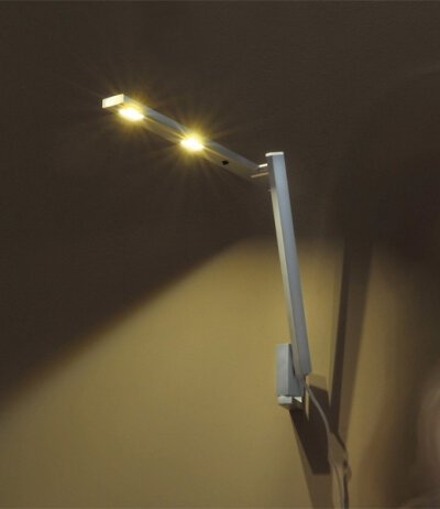 Byok Nastrino Pico LED-Leuchte f&uuml;r Wand-/Tischmontage verstellbar dimmbar via Gestensteuerung 2100K-2700K Dim-To-Warm-Technologie Entwurf Kai Byok
