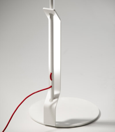 LichtRaumFunktion LightPin Floor minimalistische vertikale LED-Stehleuchte indirektes warmweißes 2700K Licht mit Schnurdimmer Entwurf Ralf Stössel