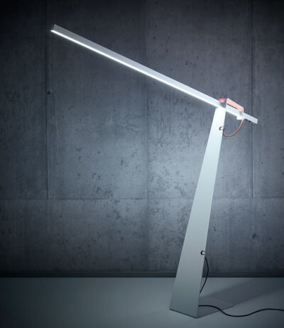LichtRaumFunktion LightLane Terra puristische verstellbare LED-Stehleuchte direkt/indirektes Licht Design Ralf St&ouml;ssel