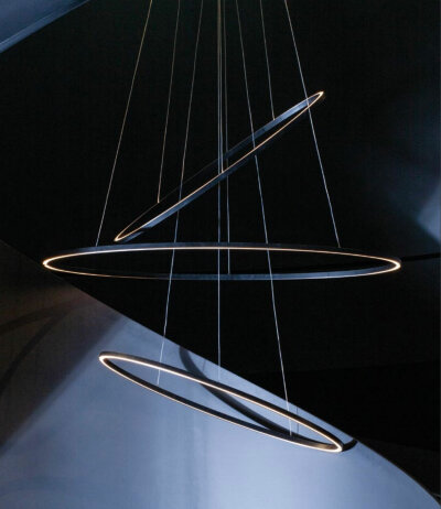 Nemo Ellisse Pendant Triple ovaler LED-Kronleuchter mit Up-/Downlight
